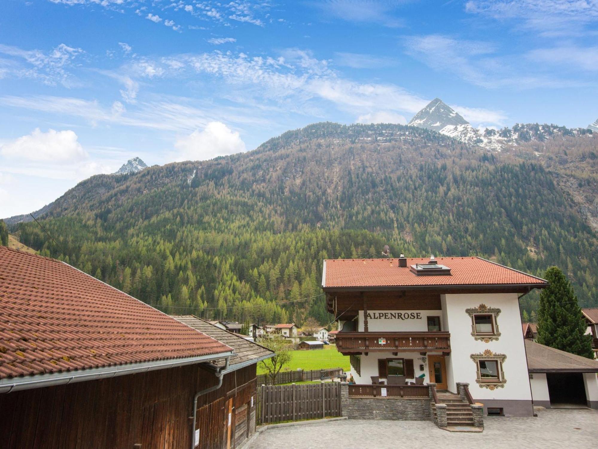Comfortable Apartment In L Ngenfeld With Ski Storage レンゲンフェルト エクステリア 写真